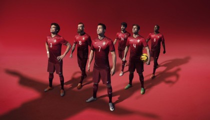 九游体育官网：王者归来！传奇战队成功卫冕联赛冠军，缔造历史新篇章