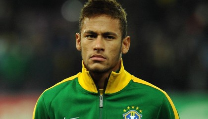 【九游体育】意甲劲旅抛橄榄枝，曼联新星梅努被曝心属那不勒斯，转会疑云笼罩老特拉福德