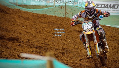 九游体育下载_突破极限！2024北京国际马拉松赛创纪录，埃塞俄比亚选手包揽男女冠军