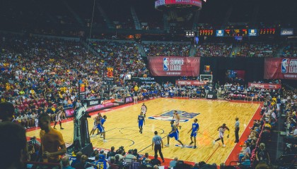 九游体育下载|国羽强势出击！全英公开赛中国队斩获三金，女单新星闪耀赛场