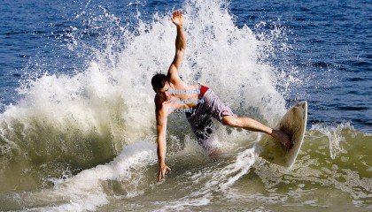 九游娱乐_哈兰德双响炮助曼城大胜 挪威神锋领跑英超射手榜