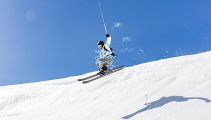 【九游体育官网】短道速滑世锦赛激战正酣 中国队力拼奖牌创佳绩