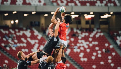 九游体育下载_百米飞人巅峰对决 新星闪耀刷新赛季最佳