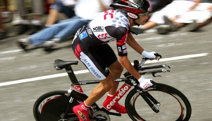 九游体育官网-综合格斗巨星张伟丽卫冕成功 激战五回合击败强敌