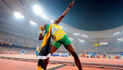 九游体育下载|天价转会震撼足坛！巴黎圣日耳曼2.5亿欧元签下超级新星，刷新历史纪录