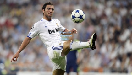 九游体育下载|英雄联盟S14全球总决赛震撼开战！LPL劲旅迎战LCK霸主，谁能问鼎召唤师峡谷？