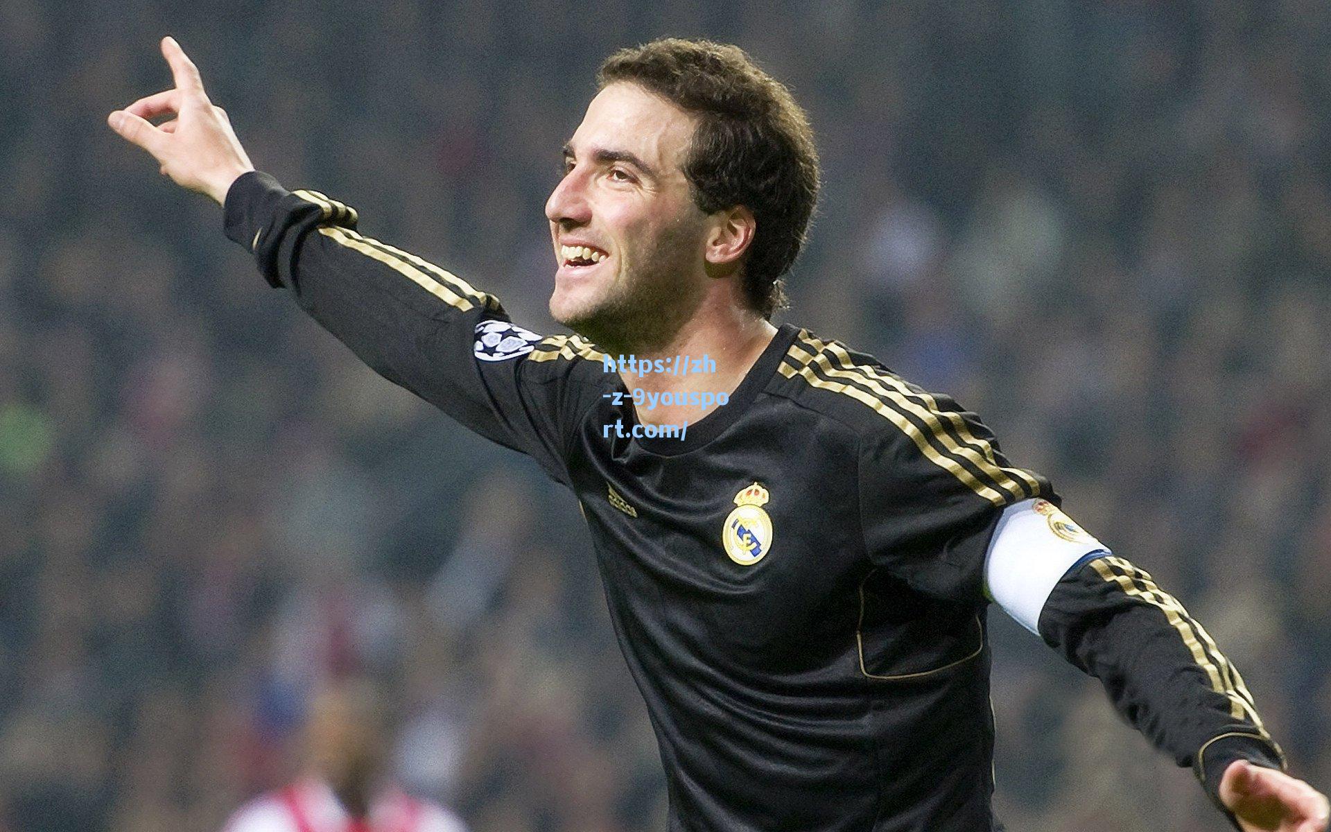 C罗梅开二度助利雅得胜利逆转夺冠，传奇继续书写新篇章